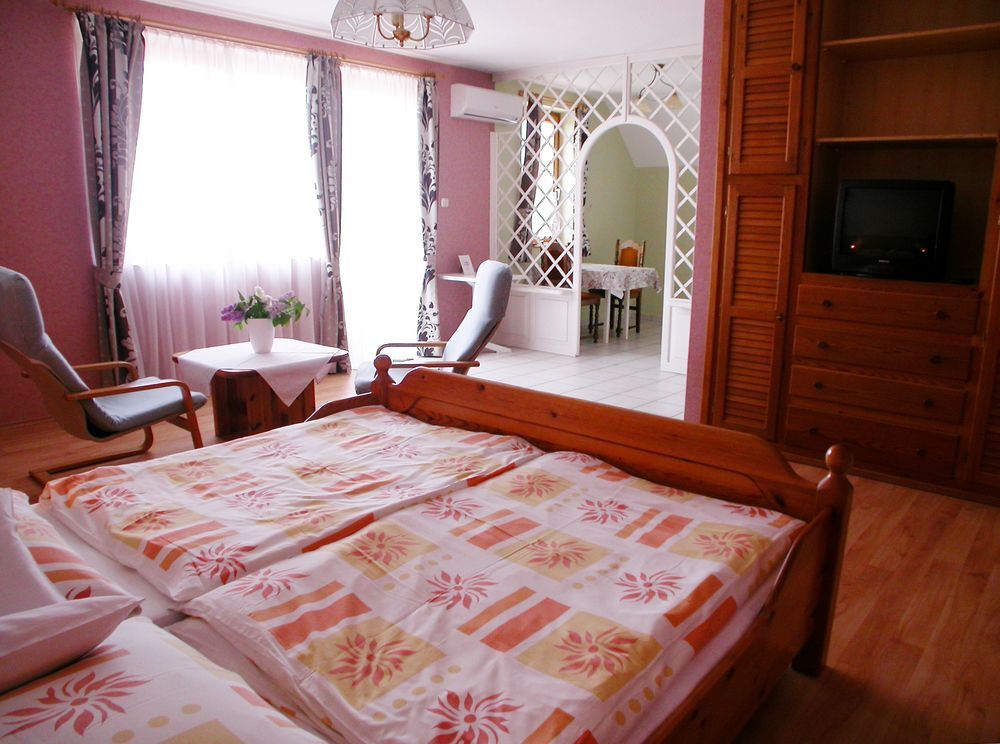 Hevizquelle Apartments Ngoại thất bức ảnh